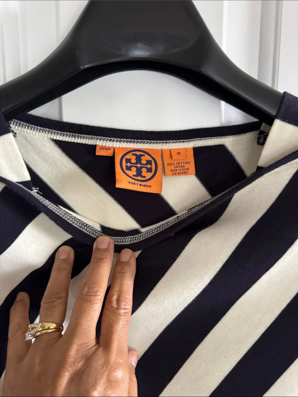 🤍💙Tory Burch Navy & White Diagonal Stripe Tee size M - Picture 1 of 14